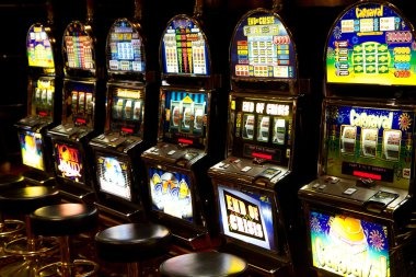 erek belalang platform showing sports betting, live dealer, and slot games